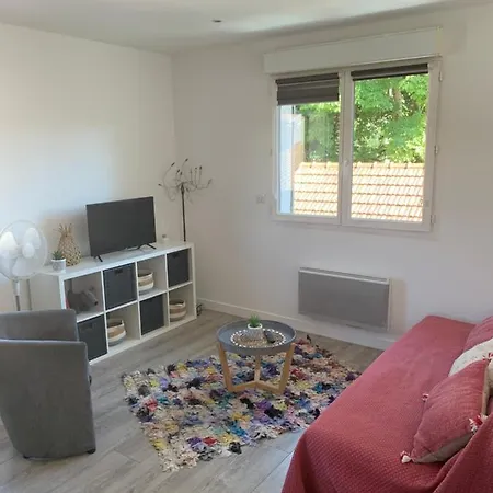 Confortable T2 Dans Une Petite Résidence *